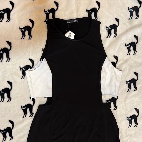 Zara | Women’s Black Dress w| White Side Panel Cutout | Black / White Large. New - Picture 3 of 9